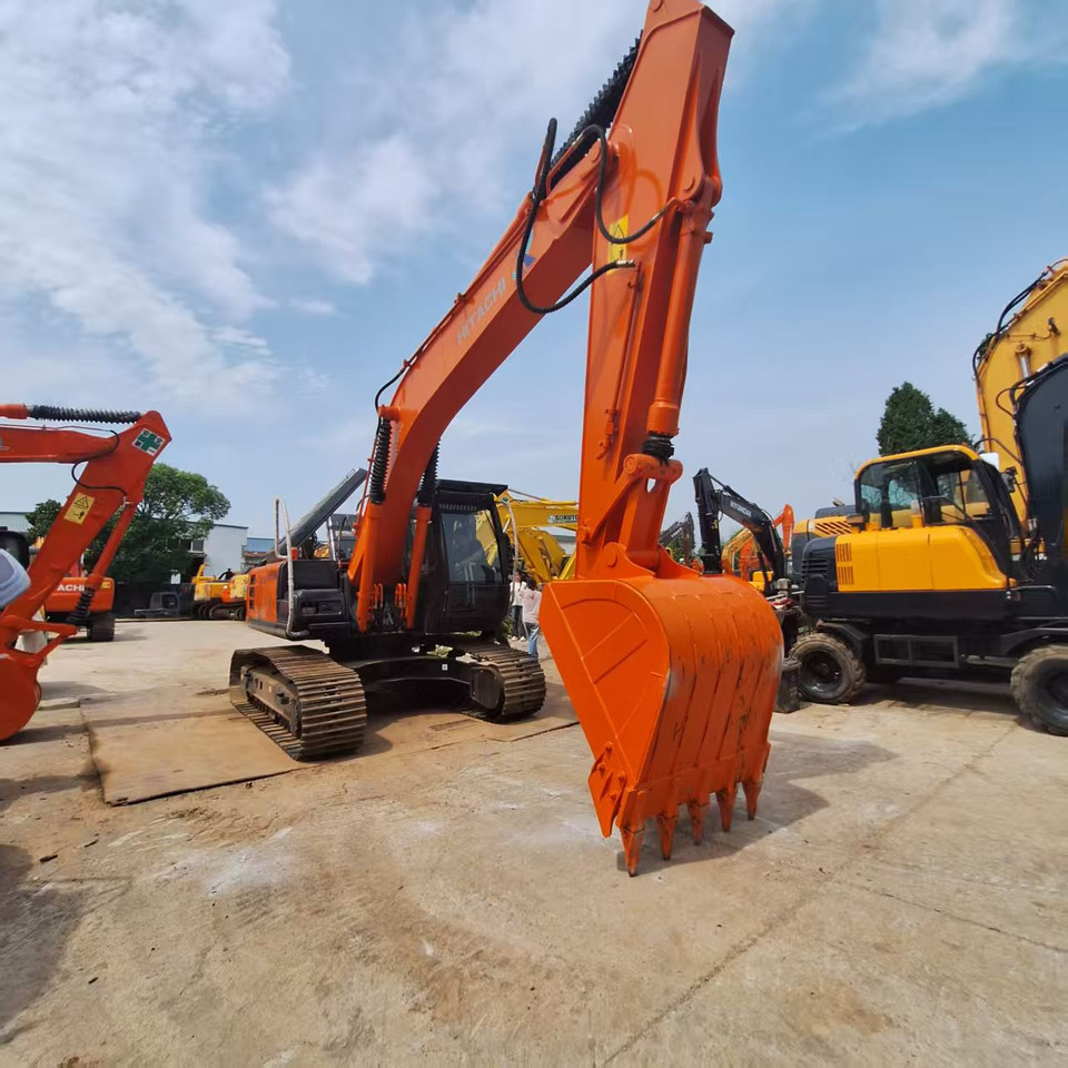 Second hand Hitachi ZX200 hitachi excavator in stock - Excavator: picture 3 Second hand Hitachi ZX200 hitachi excavator in stock - Excavator: picture 3