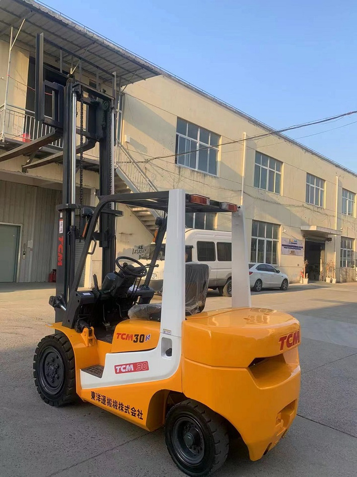 TCM FD30 Forklift - Diesel forklift: picture 2 TCM FD30 Forklift - Diesel forklift: picture 2
