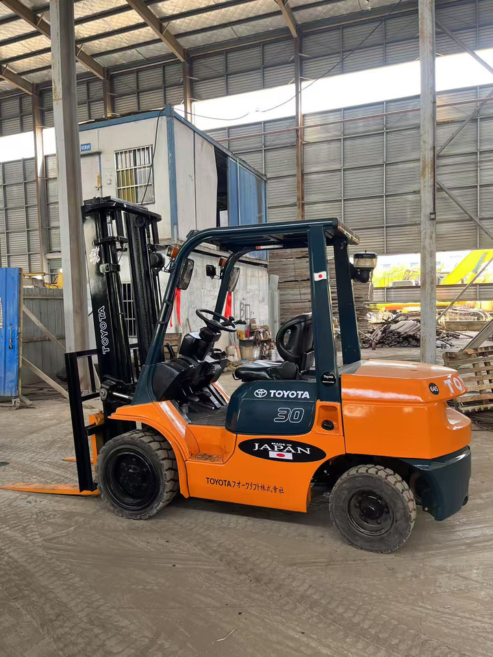 Toyota FD30 Forklift - Diesel forklift: picture 2 Toyota FD30 Forklift - Diesel forklift: picture 2