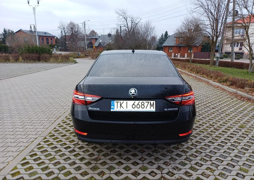 Skoda Superb 2.0 TDI Ambition - Saloon car: picture 4 Skoda Superb 2.0 TDI Ambition - Saloon car: picture 4