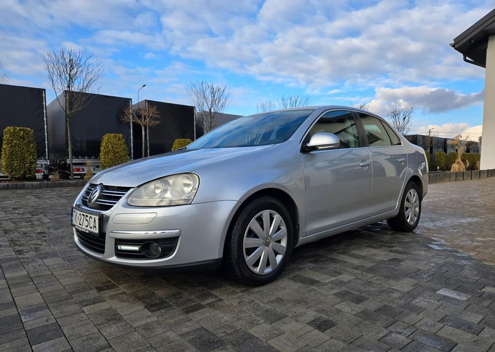 Volkswagen Jetta 2.0 TDI Sportline - Saloon car: picture 4 Volkswagen Jetta 2.0 TDI Sportline - Saloon car: picture 4