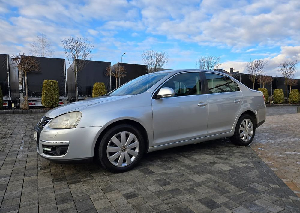 Volkswagen Jetta 2.0 TDI Sportline - Saloon car: picture 5 Volkswagen Jetta 2.0 TDI Sportline - Saloon car: picture 5