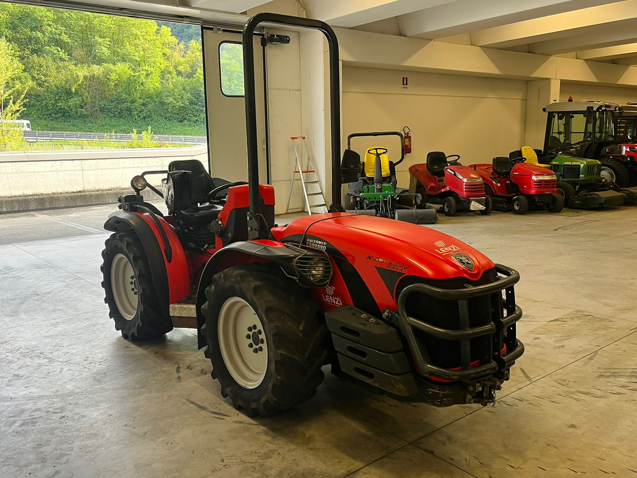 ANTONIO CARRARO SRH 9800 - Farm tractor: picture 3 ANTONIO CARRARO SRH 9800 - Farm tractor: picture 3