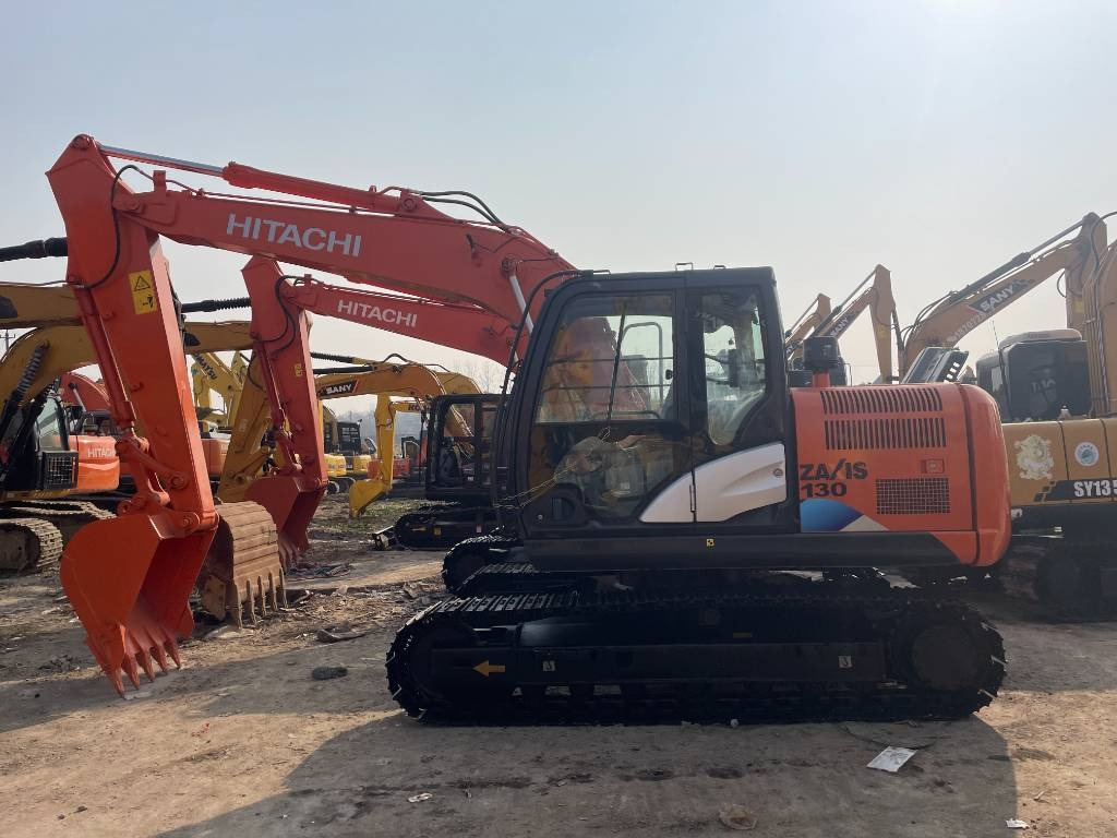 Hitachi ZX 130 - Crawler excavator: picture 1 Hitachi ZX 130 - Crawler excavator: picture 1