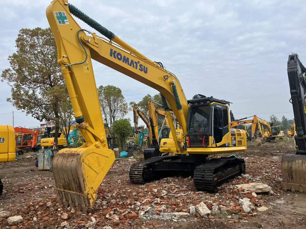 Mini excavator Komatsu PC 220-8: picture 1