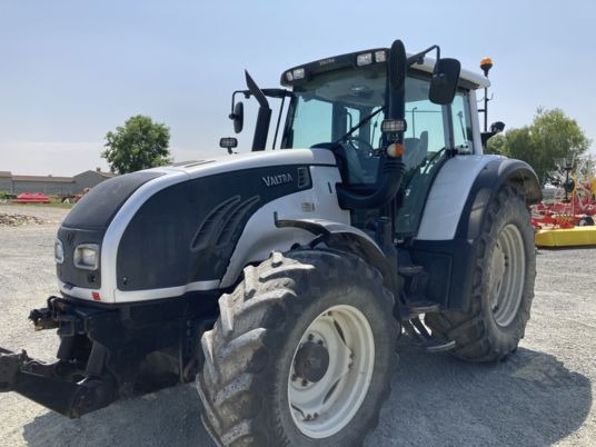 Farm tractor Valtra T 152: picture 1
