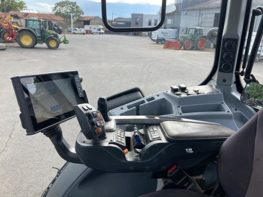 Valtra T214 DIRECT - Farm tractor: picture 5 Valtra T214 DIRECT - Farm tractor: picture 5