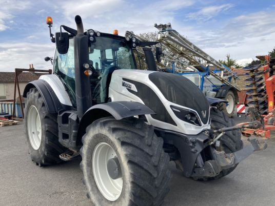 Farm tractor Valtra T214 DIRECT: picture 10