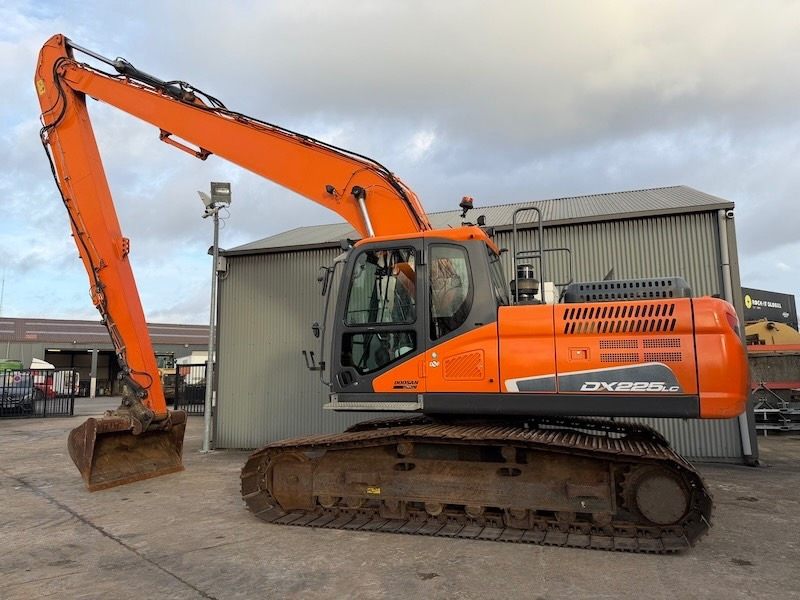Doosan DX 225 LC-5 - Excavator: picture 1 Doosan DX 225 LC-5 - Excavator: picture 1