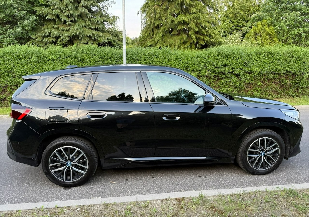 BMW X1 iX1 iX1 xDrive30 313KM M-Sport H/K Panorama AdaptiveLed Masaże Kam360 - SUV: picture 5 BMW X1 iX1 iX1 xDrive30 313KM M-Sport H/K Panorama AdaptiveLed Masaże Kam360 - SUV: picture 5