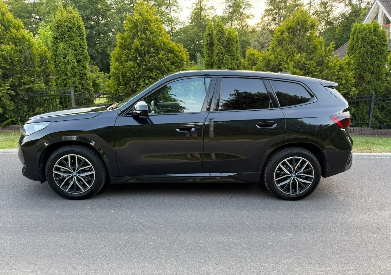 BMW X1 iX1 iX1 xDrive30 313KM M-Sport H/K Panorama AdaptiveLed Masaże Kam360 - SUV: picture 2 BMW X1 iX1 iX1 xDrive30 313KM M-Sport H/K Panorama AdaptiveLed Masaże Kam360 - SUV: picture 2