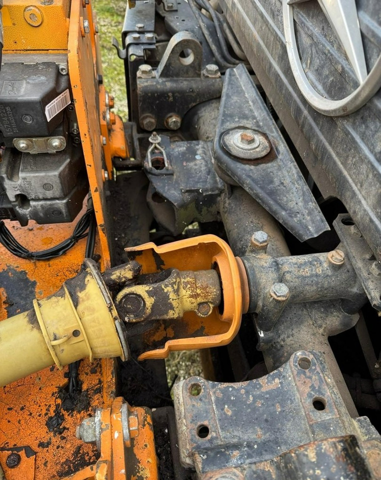 Dropside/ Flatbed truck, Municipal/ Special vehicle Inna Inny Unimog 4X4 Kosiarka bijakowa teleskopowa posypywarka pług odśnieżark: picture 13 Dropside/ Flatbed truck, Municipal/ Special vehicle Inna Inny Unimog 4X4 Kosiarka bijakowa teleskopowa posypywarka pług odśnieżark: picture 13