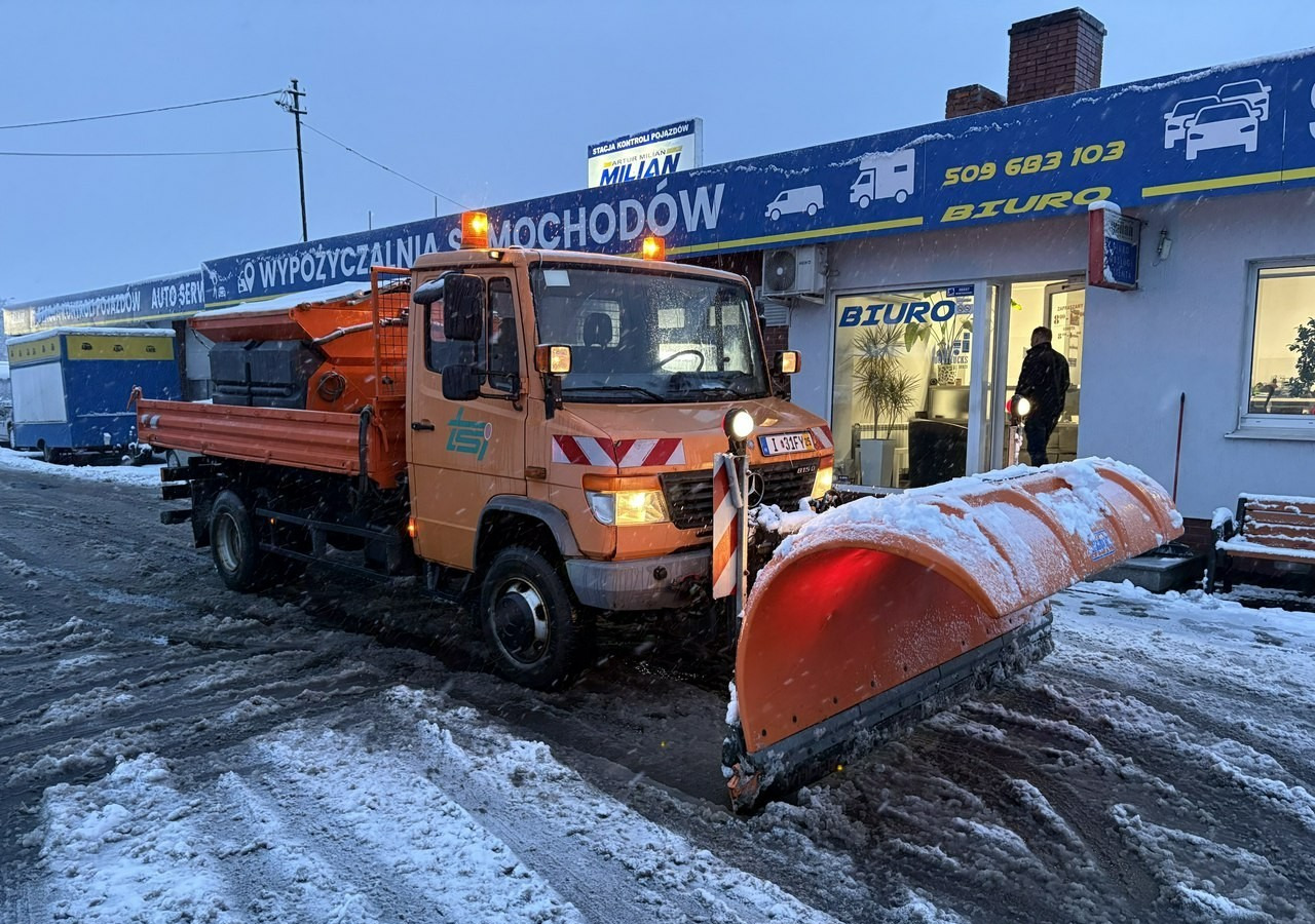 Mercedes-Benz Inny Mercedes-Benz Mercedes Vario 815 Wywrotka 4X4 2004 Pług posypywarka odśnieżarka - Snow removal vehicle: picture 1 Mercedes-Benz Inny Mercedes-Benz Mercedes Vario 815 Wywrotka 4X4 2004 Pług posypywarka odśnieżarka - Snow removal vehicle: picture 1
