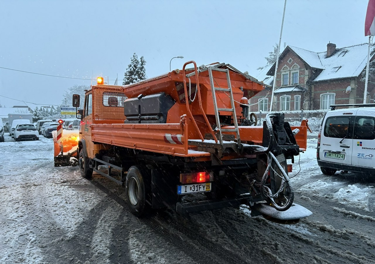 Mercedes-Benz Inny Mercedes-Benz Mercedes Vario 815 Wywrotka 4X4 2004 Pług posypywarka odśnieżarka - Snow removal vehicle: picture 2 Mercedes-Benz Inny Mercedes-Benz Mercedes Vario 815 Wywrotka 4X4 2004 Pług posypywarka odśnieżarka - Snow removal vehicle: picture 2