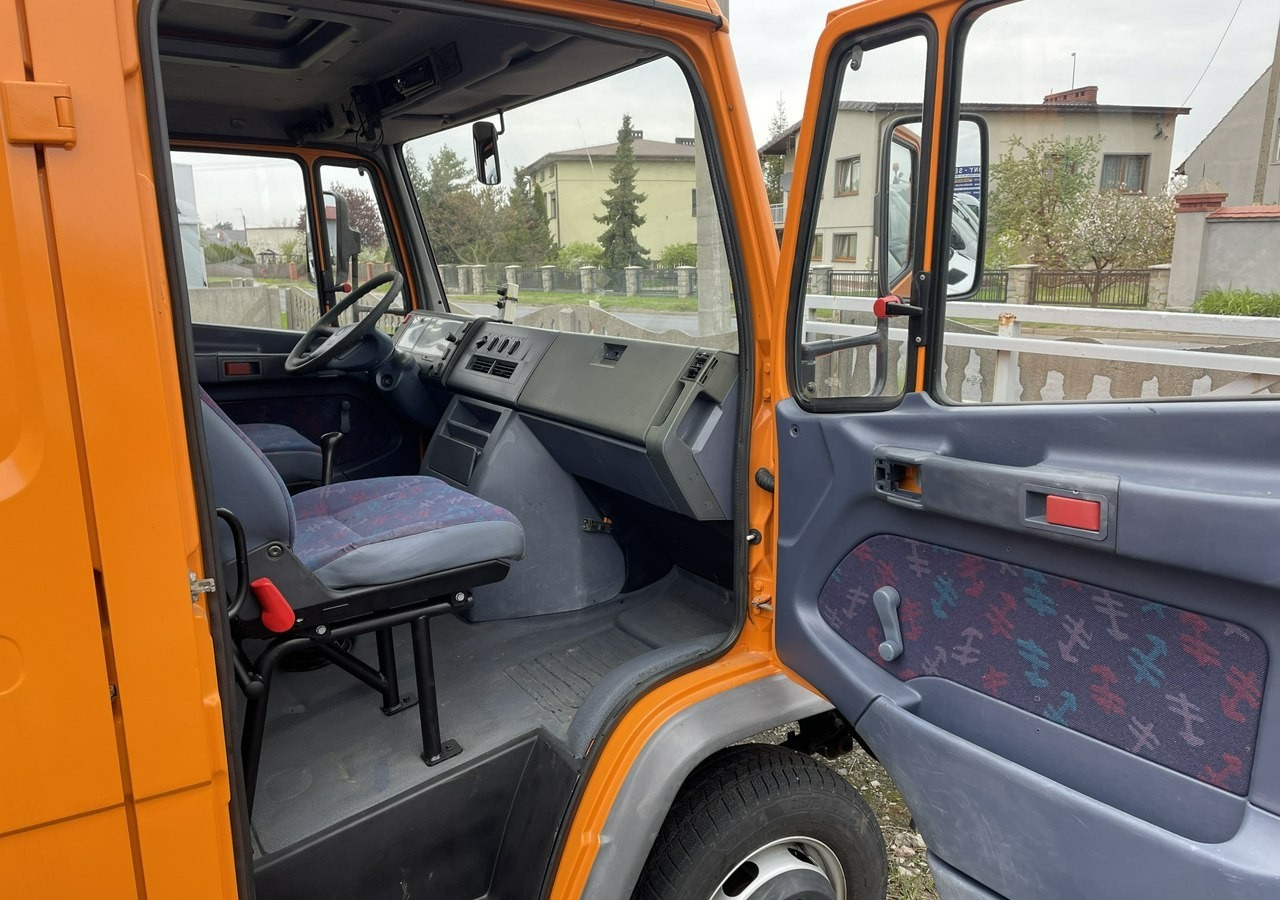 Mercedes-Benz Inny Mercedes-Benz Vario 614 Brygadówka skrzynia plandeka 6-oso doka dokka 2004 - Curtain side truck: picture 5 Mercedes-Benz Inny Mercedes-Benz Vario 614 Brygadówka skrzynia plandeka 6-oso doka dokka 2004 - Curtain side truck: picture 5
