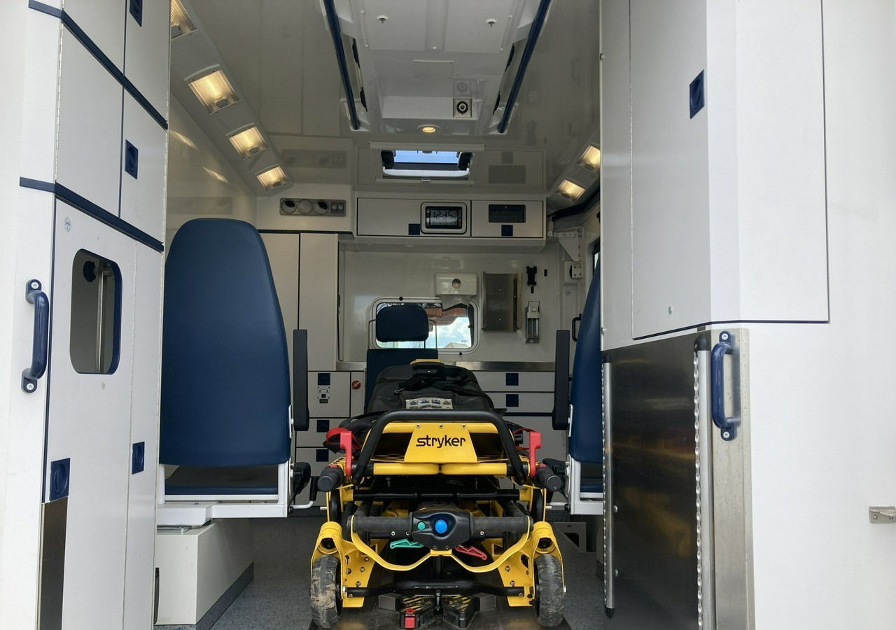 Leasing of  Mercedes-Benz Sprinter Sprinter 519 Karetka 4X4 Ambulans MODEL 2017 Mercedes-Benz Sprinter Sprinter 519 Karetka 4X4 Ambulans MODEL 2017: picture 12