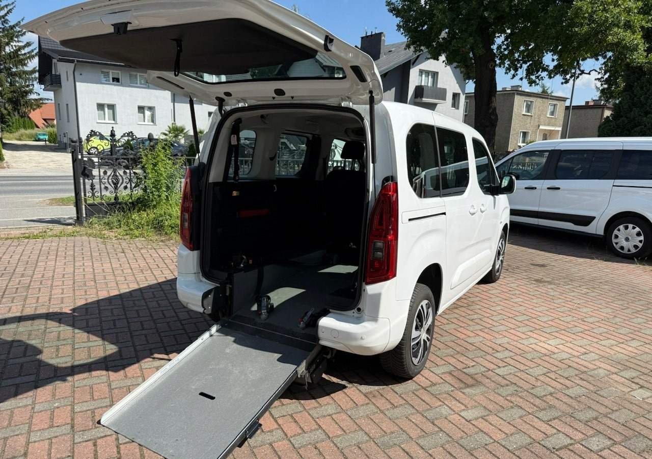 Opel Combo IV Combo Life Combo do przewozu Niepełnosprawnych inwalida rampa Model 2021 - Car: picture 3 Opel Combo IV Combo Life Combo do przewozu Niepełnosprawnych inwalida rampa Model 2021 - Car: picture 3