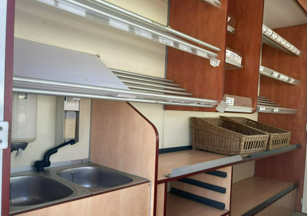Opel Vivaro Autosklep pieczywa Gastronomiczny Food Truck Foodtruck sklep Borco20 - Food truck: picture 3 Opel Vivaro Autosklep pieczywa Gastronomiczny Food Truck Foodtruck sklep Borco20 - Food truck: picture 3