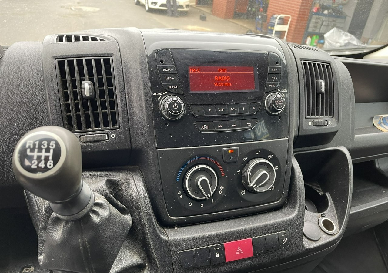 Peugeot Boxer Peugeot Boxer 2.0-130KM klima dokka Brygadówka doka 122tkm 2018 - Open body delivery van, Crew cab van: picture 3 Peugeot Boxer Peugeot Boxer 2.0-130KM klima dokka Brygadówka doka 122tkm 2018 - Open body delivery van, Crew cab van: picture 3