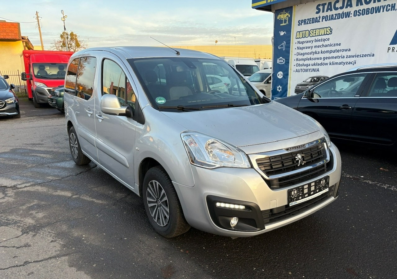 Peugeot Partner II Partner Tepee 1.6 HDI 120KM Family Klimatronik 2xDrzwi 2016 - Estate car: picture 2 Peugeot Partner II Partner Tepee 1.6 HDI 120KM Family Klimatronik 2xDrzwi 2016 - Estate car: picture 2