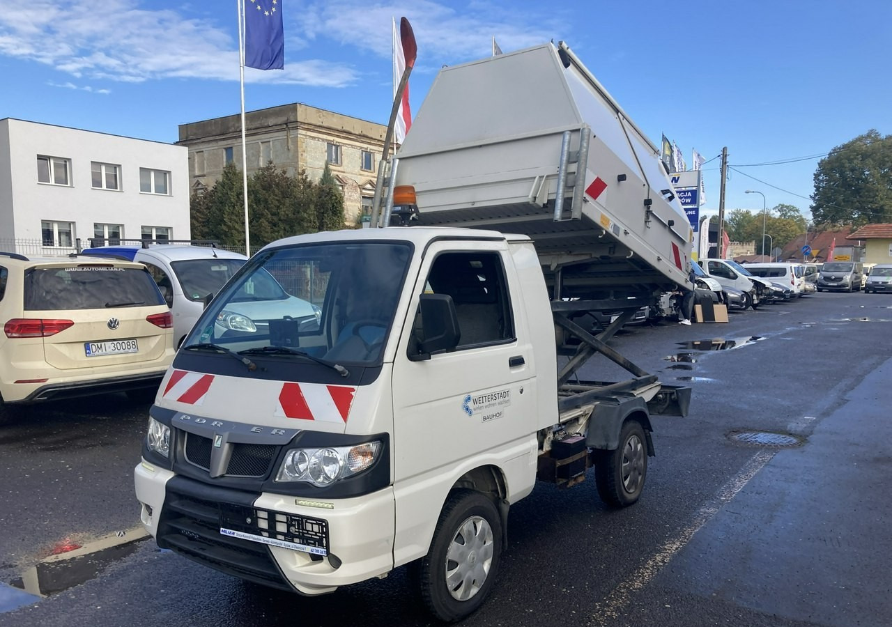 Piaggio Piaggio Porter Śmieciarka Wywrotka 2015 - Refuse truck: picture 1 Piaggio Piaggio Porter Śmieciarka Wywrotka 2015 - Refuse truck: picture 1