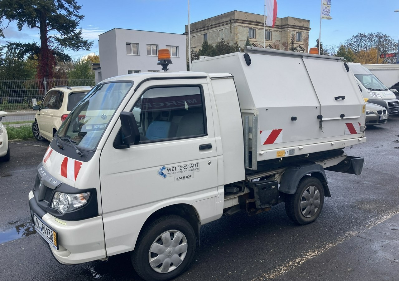 Piaggio Piaggio Porter Śmieciarka Wywrotka 2015 - Refuse truck: picture 2 Piaggio Piaggio Porter Śmieciarka Wywrotka 2015 - Refuse truck: picture 2