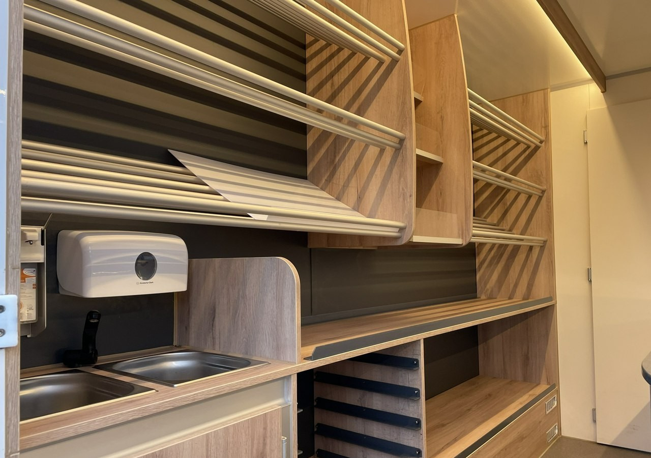 Renault Master Autosklep piec Sklep Gastronomiczny Food Truck Foodtruck bar Borco20 - Food truck: picture 4 Renault Master Autosklep piec Sklep Gastronomiczny Food Truck Foodtruck bar Borco20 - Food truck: picture 4