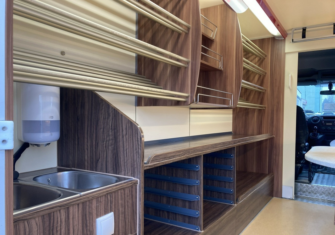 Renault Master Autosklep sklep Bar Gastronomiczny Food Truck Foodtruck Borco 2017 - Food truck: picture 4 Renault Master Autosklep sklep Bar Gastronomiczny Food Truck Foodtruck Borco 2017 - Food truck: picture 4