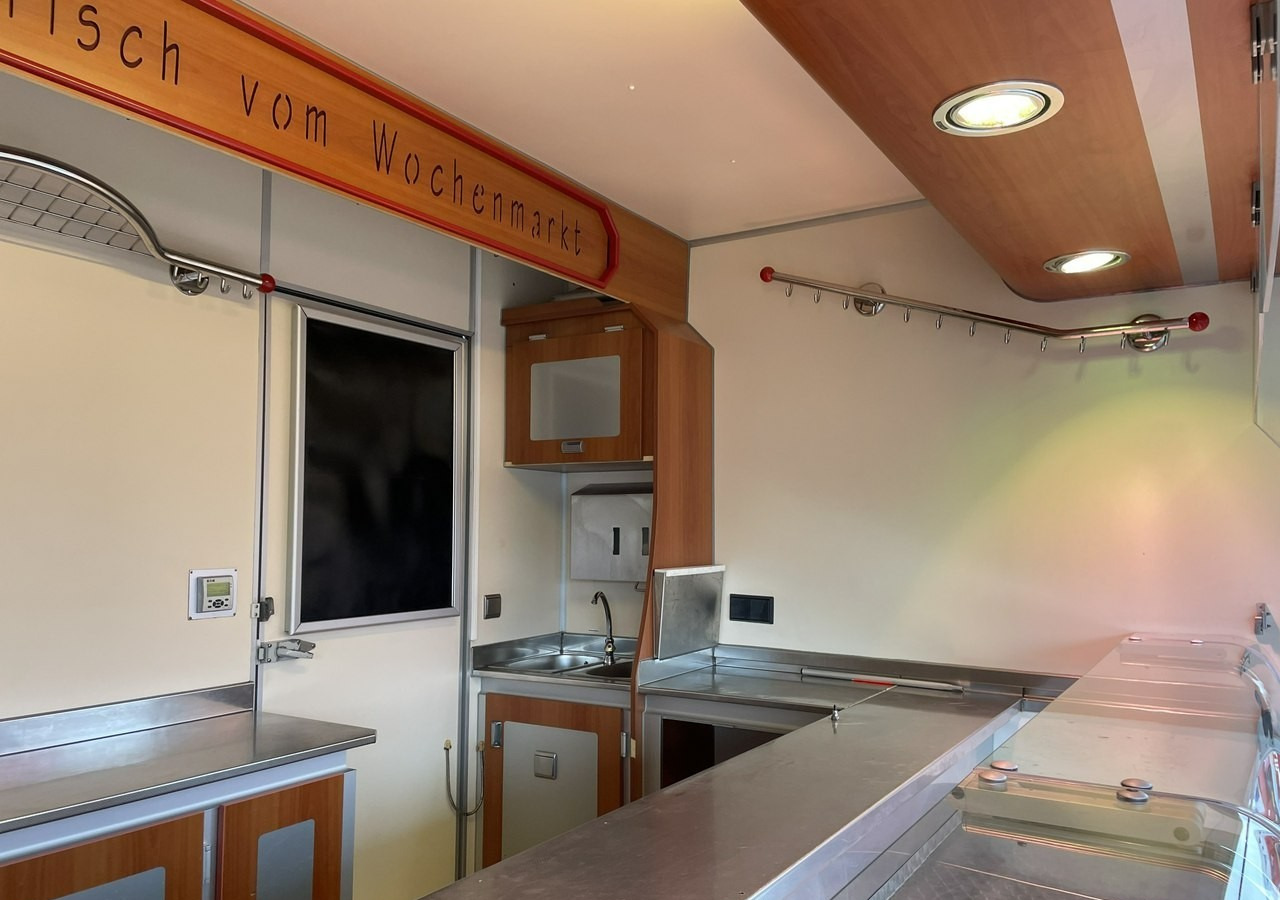 Renault Master Autosklep wędl Gastronomiczny Food Truck Foodtruck Sklep Klima Borc - Food truck: picture 3 Renault Master Autosklep wędl Gastronomiczny Food Truck Foodtruck Sklep Klima Borc - Food truck: picture 3