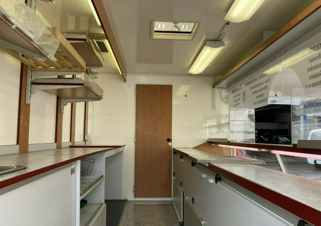Renault Master Master Autosklep Gastronomiczny Food Truck Foodtruck Sklep bar 2009 - Food truck: picture 2 Renault Master Master Autosklep Gastronomiczny Food Truck Foodtruck Sklep bar 2009 - Food truck: picture 2