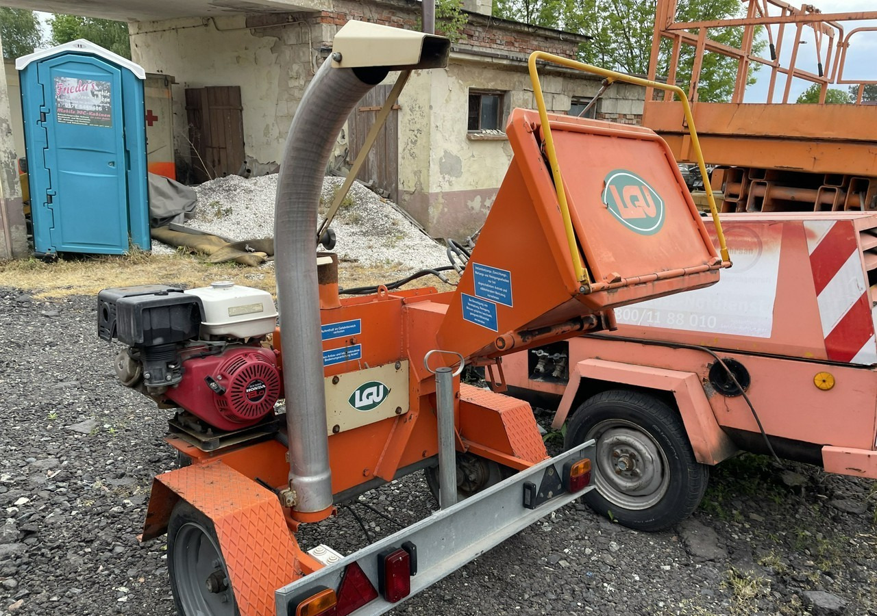 Renault Trafic Rębak LGU MAXI I-10M Rozdrabniacz rębak do gałęzi drewna spalinowy - Wood chipper: picture 1 Renault Trafic Rębak LGU MAXI I-10M Rozdrabniacz rębak do gałęzi drewna spalinowy - Wood chipper: picture 1