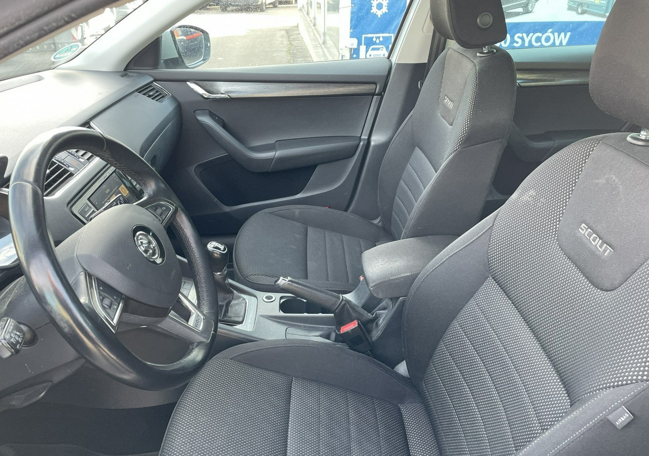 Skoda Octavia III Skoda Octavia 4X4 Scout 2.0 TDI -150KM Model 2017 Bezwypadkowa FV 23 - Car: picture 5 Skoda Octavia III Skoda Octavia 4X4 Scout 2.0 TDI -150KM Model 2017 Bezwypadkowa FV 23 - Car: picture 5