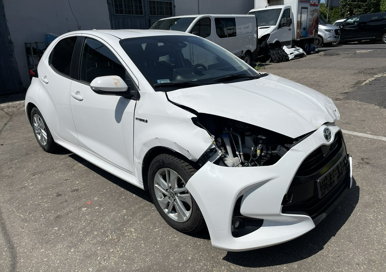 Toyota Yaris IV Toyota Yaris Hybrid 1.5 Active Salon PL 2023 FV 23% - Hatchback: picture 2 Toyota Yaris IV Toyota Yaris Hybrid 1.5 Active Salon PL 2023 FV 23% - Hatchback: picture 2