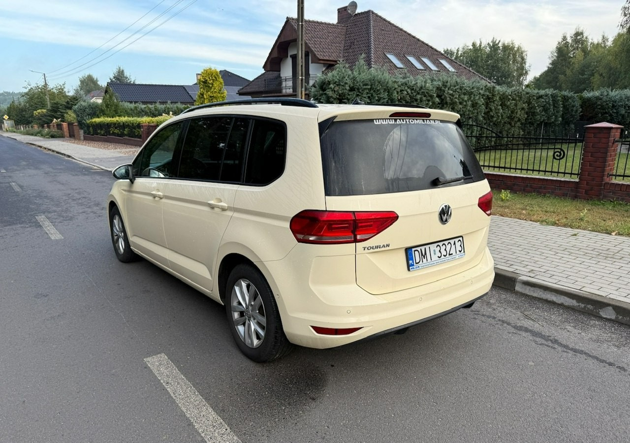 Volkswagen Touran III 2.0 TDI DSG 120 KM Automat 7osobowy Klima Skóra Full Serwis 2020 - Estate car: picture 4 Volkswagen Touran III 2.0 TDI DSG 120 KM Automat 7osobowy Klima Skóra Full Serwis 2020 - Estate car: picture 4