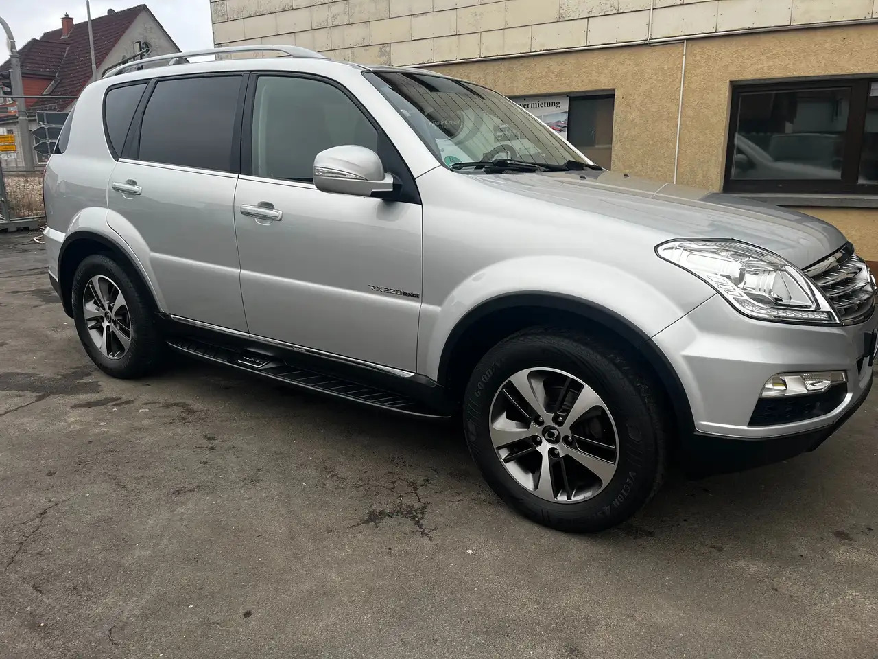 SsangYong Rexton Rexton 2.2 TD 4x4|AUTOM|7SITZ - SUV: picture 3 SsangYong Rexton Rexton 2.2 TD 4x4|AUTOM|7SITZ - SUV: picture 3