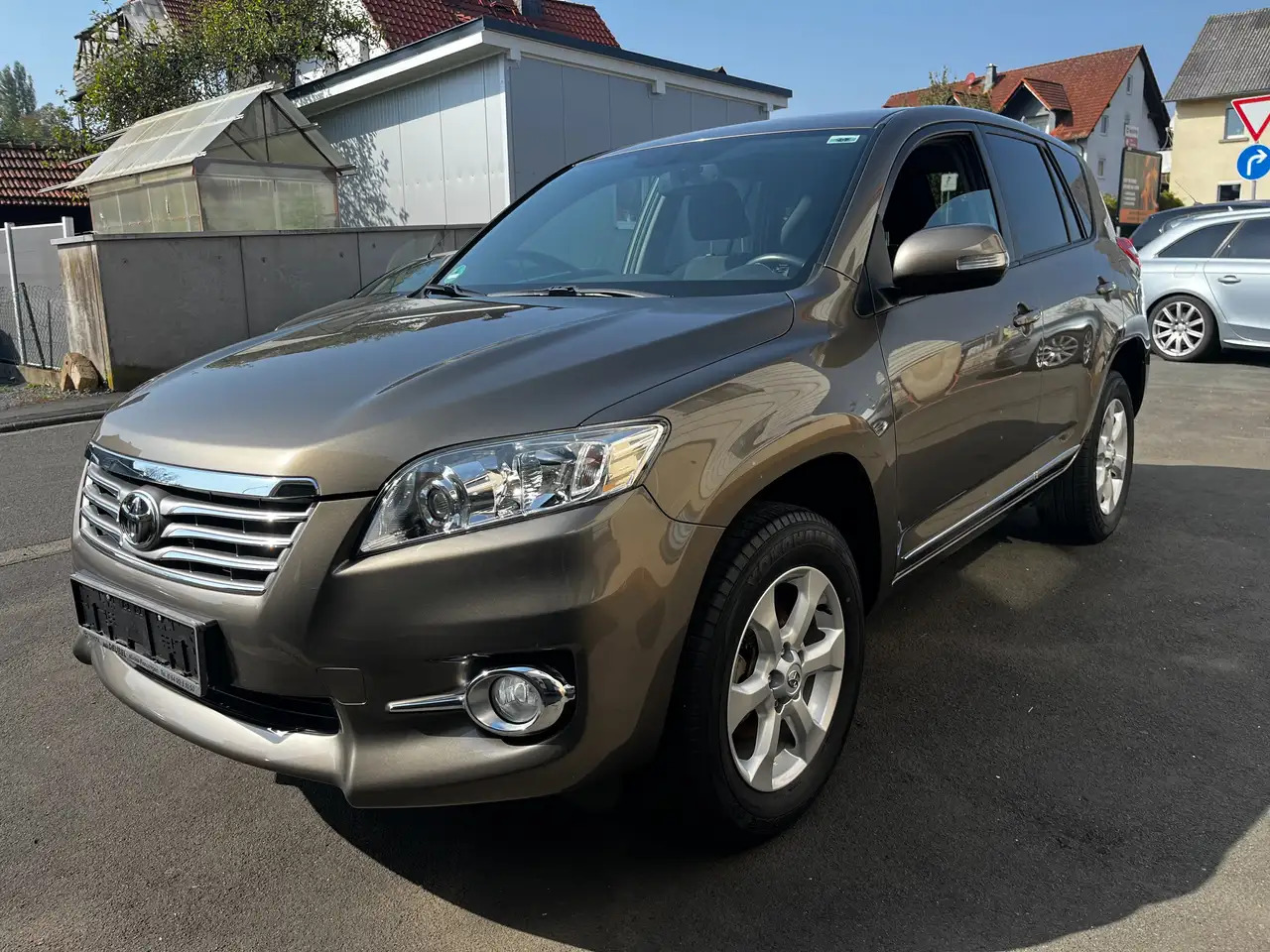 Car Toyota RAV 4 Life: picture 1