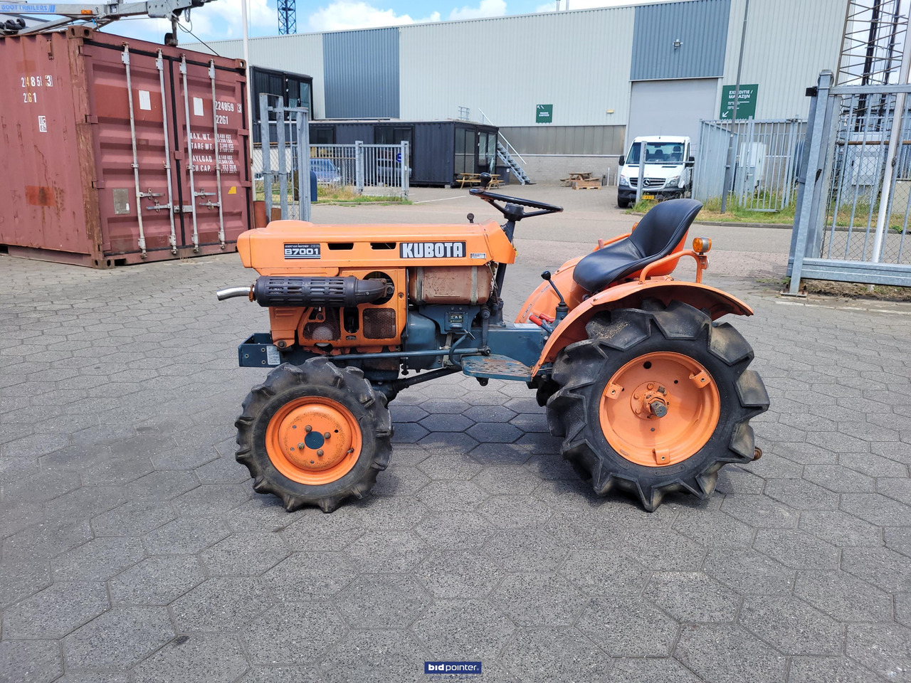 Kubota B7001 - Compact tractor: picture 3 Kubota B7001 - Compact tractor: picture 3