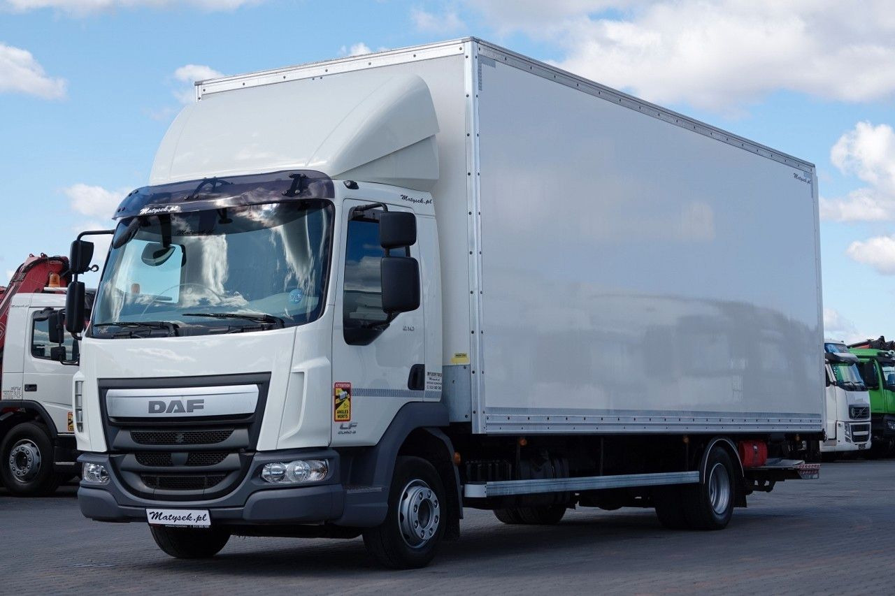 DAF LF 210 / KONTENER - 7 M / SOLÓWKA / WINDA DHOLLA - Box truck: picture 1 DAF LF 210 / KONTENER - 7 M / SOLÓWKA / WINDA DHOLLA - Box truck: picture 1