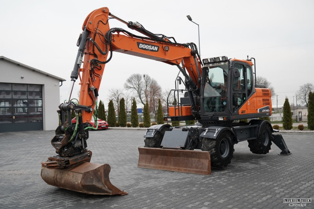 DOOSAN DX 140W / KOPARKA KOŁOWA / ROTOTIL / JOYSTICK / POWERTILT OBROTNICA / 2019 ROK / - Wheel excavator: picture 1 DOOSAN DX 140W / KOPARKA KOŁOWA / ROTOTIL / JOYSTICK / POWERTILT OBROTNICA / 2019 ROK / - Wheel excavator: picture 1