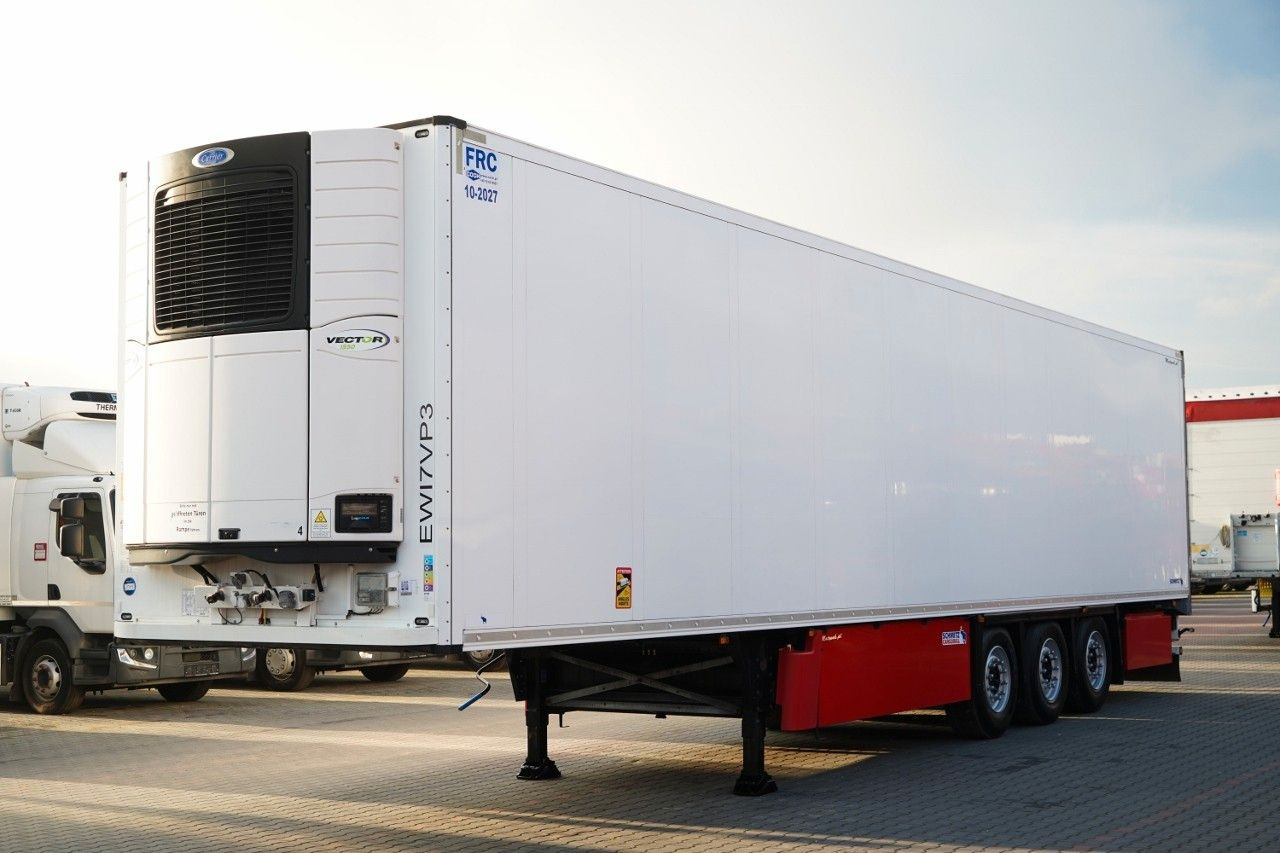 Schmitz Cargobull CHŁODNIA / CARRIER VECTOR 1550 / 2x OŚ PODNOSZO - Refrigerated semi-trailer: picture 1 Schmitz Cargobull CHŁODNIA / CARRIER VECTOR 1550 / 2x OŚ PODNOSZO - Refrigerated semi-trailer: picture 1