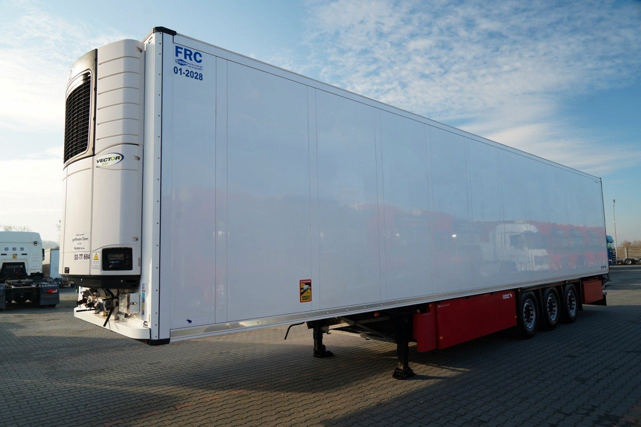 Schmitz Cargobull CHŁODNIA / CARRIER VECTOR 1550 / OŚ PODNOSZONA / - Refrigerated semi-trailer: picture 4 Schmitz Cargobull CHŁODNIA / CARRIER VECTOR 1550 / OŚ PODNOSZONA / - Refrigerated semi-trailer: picture 4