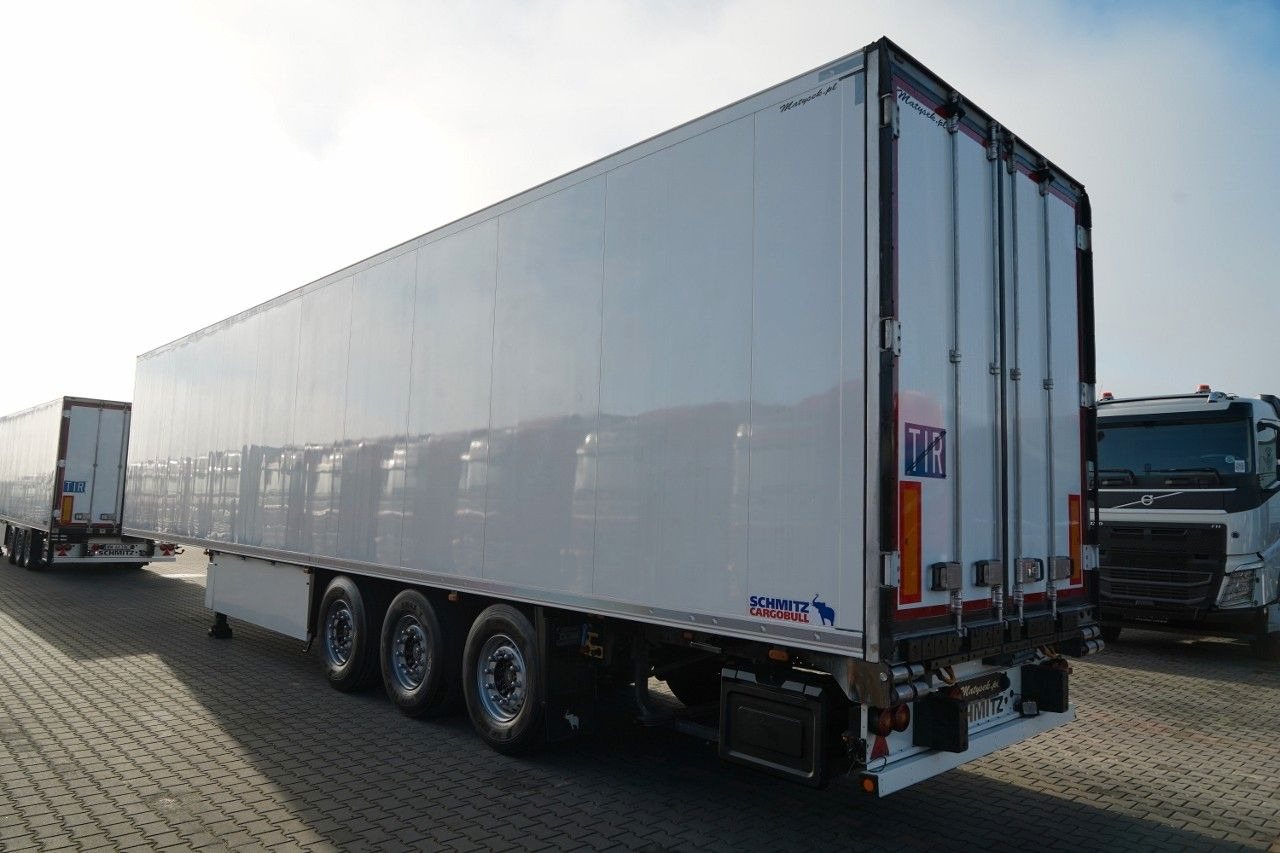 Schmitz Cargobull / CHŁODNIA / THERMO KING SLX 300 / HAKÓWKA / OŚ - Refrigerated semi-trailer: picture 3 Schmitz Cargobull / CHŁODNIA / THERMO KING SLX 300 / HAKÓWKA / OŚ - Refrigerated semi-trailer: picture 3