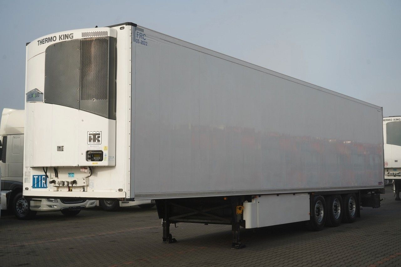 Schmitz Cargobull / CHŁODNIA / THERMO KING SLX 300 / HAKÓWKA / OŚ - Refrigerated semi-trailer: picture 1 Schmitz Cargobull / CHŁODNIA / THERMO KING SLX 300 / HAKÓWKA / OŚ - Refrigerated semi-trailer: picture 1
