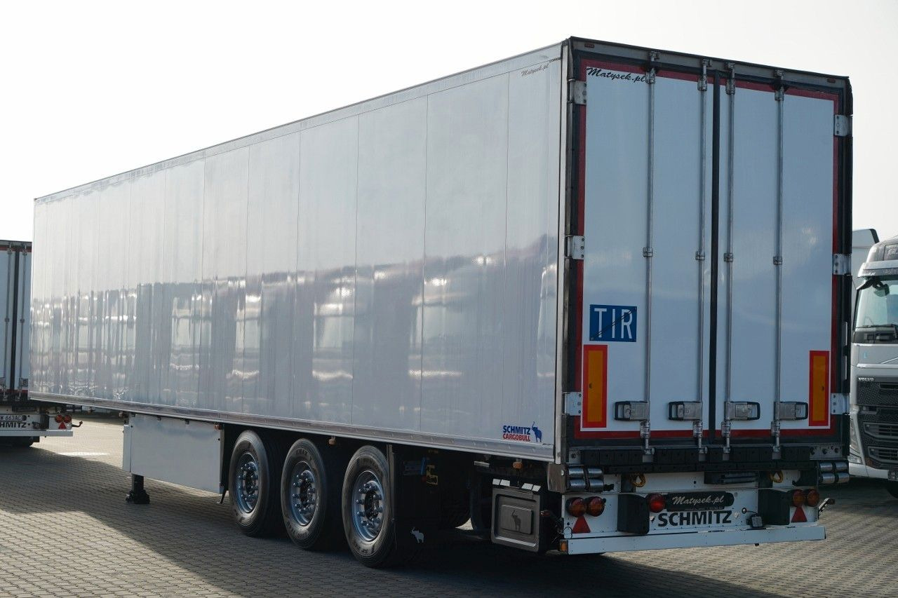 Schmitz Cargobull / CHŁODNIA / THERMO KING SLX 300 / HAKÓWKA / OŚ - Refrigerated semi-trailer: picture 4 Schmitz Cargobull / CHŁODNIA / THERMO KING SLX 300 / HAKÓWKA / OŚ - Refrigerated semi-trailer: picture 4