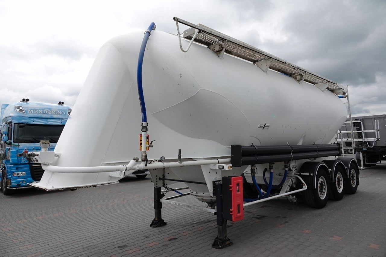 Spitzer CEMENTONACZEPA / 37 000 L / SILOS / 3 KOMORY - Silo semi-trailer: picture 3 Spitzer CEMENTONACZEPA / 37 000 L / SILOS / 3 KOMORY - Silo semi-trailer: picture 3