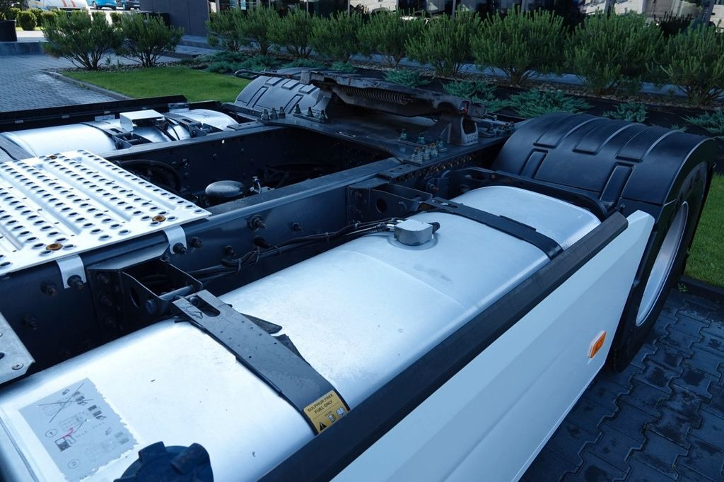 Tractor unit Renault T 520 / 13L / MAXISPACE / RETARDER / SALONKA Renault T 520 / 13L / MAXISPACE / RETARDER / SALONKA: picture 8 Tractor unit Renault T 520 / 13L / MAXISPACE / RETARDER / SALONKA Renault T 520 / 13L / MAXISPACE / RETARDER / SALONKA: picture 8