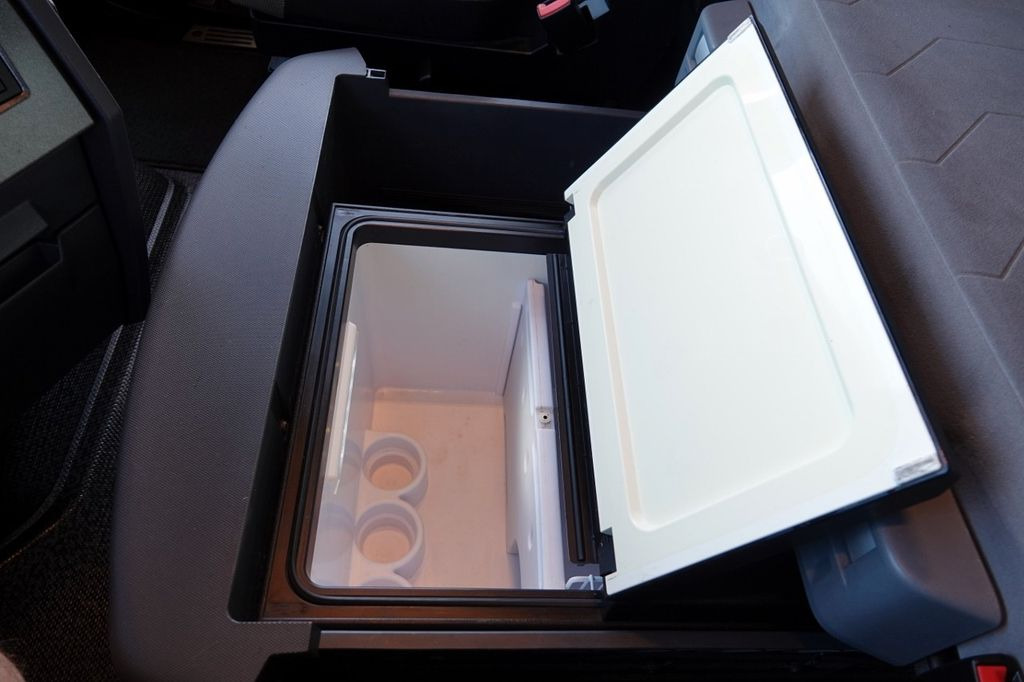 Tractor unit Renault T 520 / 13L / MAXISPACE / RETARDER / SALONKA Renault T 520 / 13L / MAXISPACE / RETARDER / SALONKA: picture 12 Tractor unit Renault T 520 / 13L / MAXISPACE / RETARDER / SALONKA Renault T 520 / 13L / MAXISPACE / RETARDER / SALONKA: picture 12