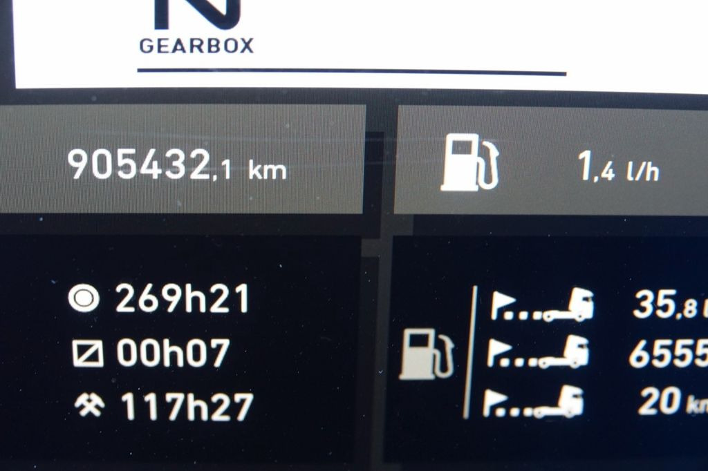 Tractor unit Renault T 520 / 13L / MAXISPACE / RETARDER / SALONKA Renault T 520 / 13L / MAXISPACE / RETARDER / SALONKA: picture 17 Tractor unit Renault T 520 / 13L / MAXISPACE / RETARDER / SALONKA Renault T 520 / 13L / MAXISPACE / RETARDER / SALONKA: picture 17