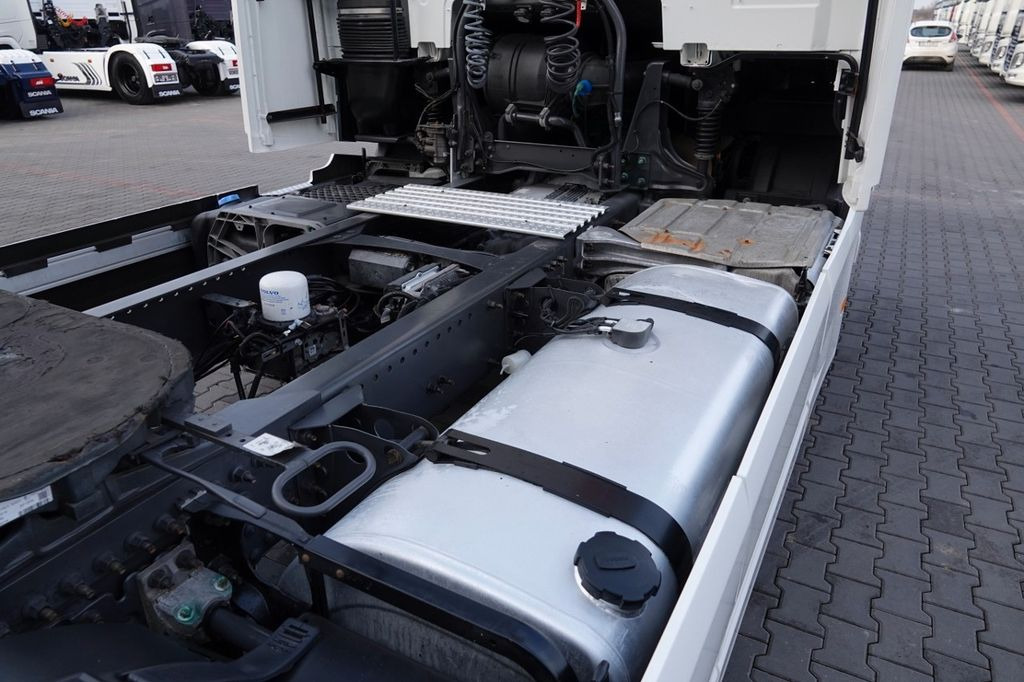 Tractor unit Volvo FH 460 / NISKA KABINA / 2018 YEAR / SPROWADZONY: picture 10