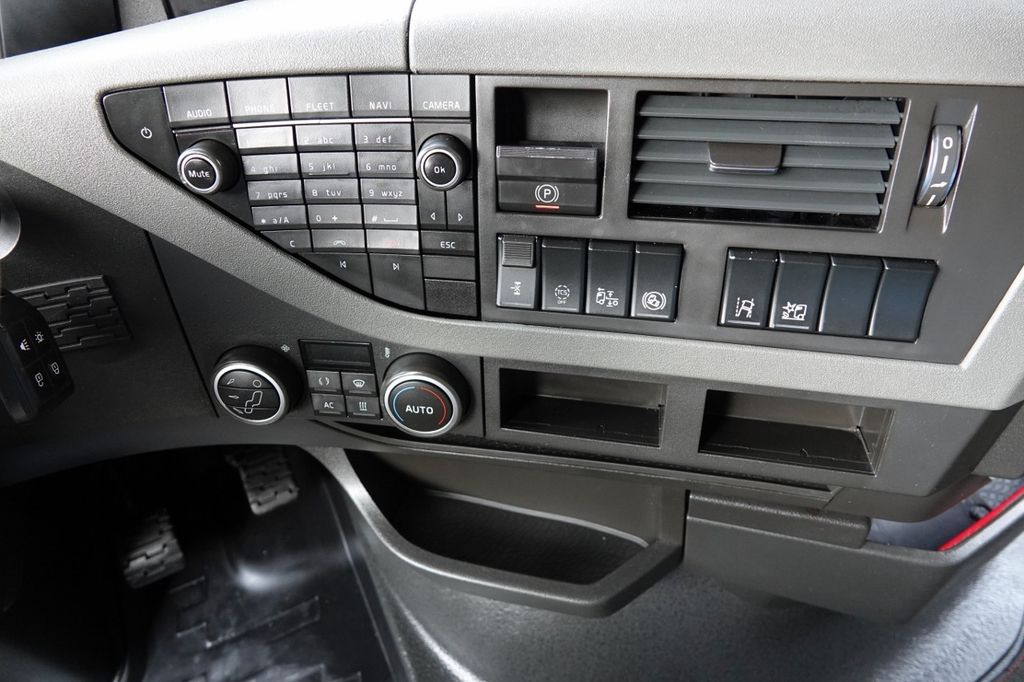 Tractor unit Volvo FH 460 / NISKA KABINA / 2018 YEAR / SPROWADZONY: picture 14